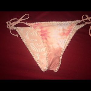 Reversible bikini bottom